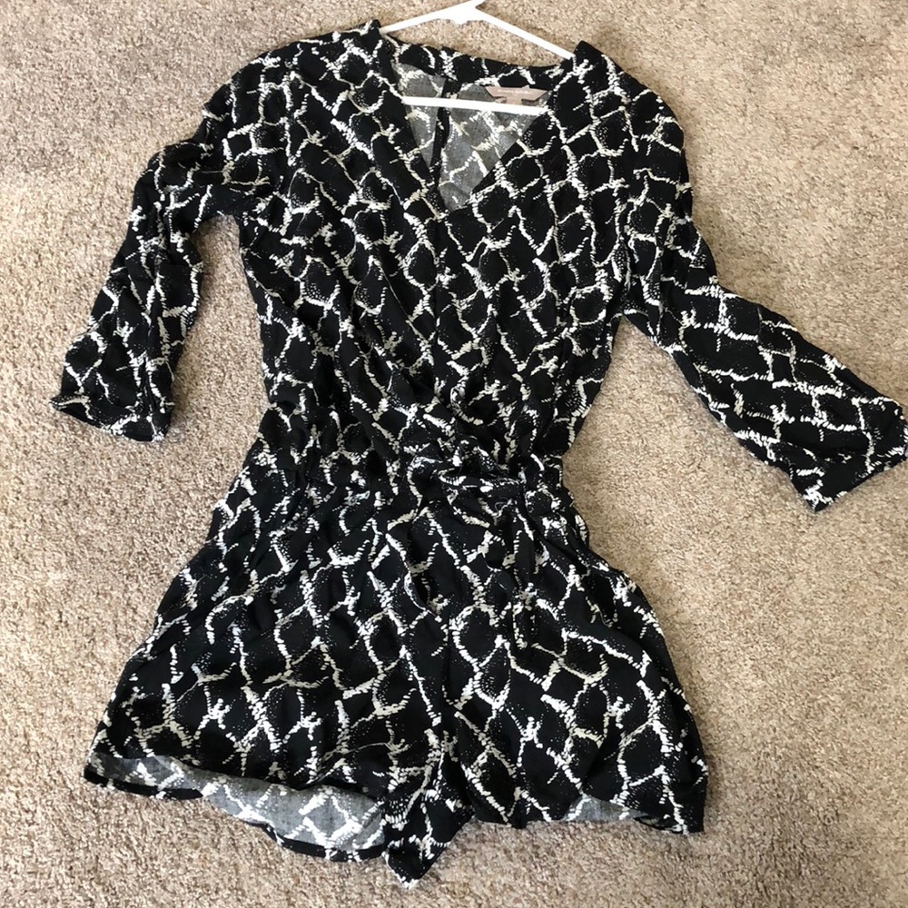 Banana Republic Romper 🍍